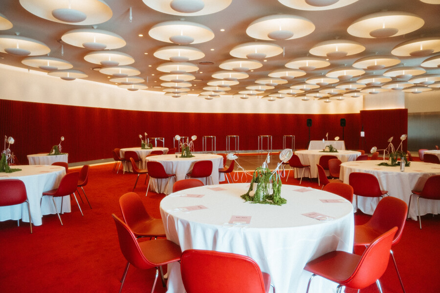 A Vibrant 60's Inspired Wedding in New York City | Real Wedding: Jessi & Joe