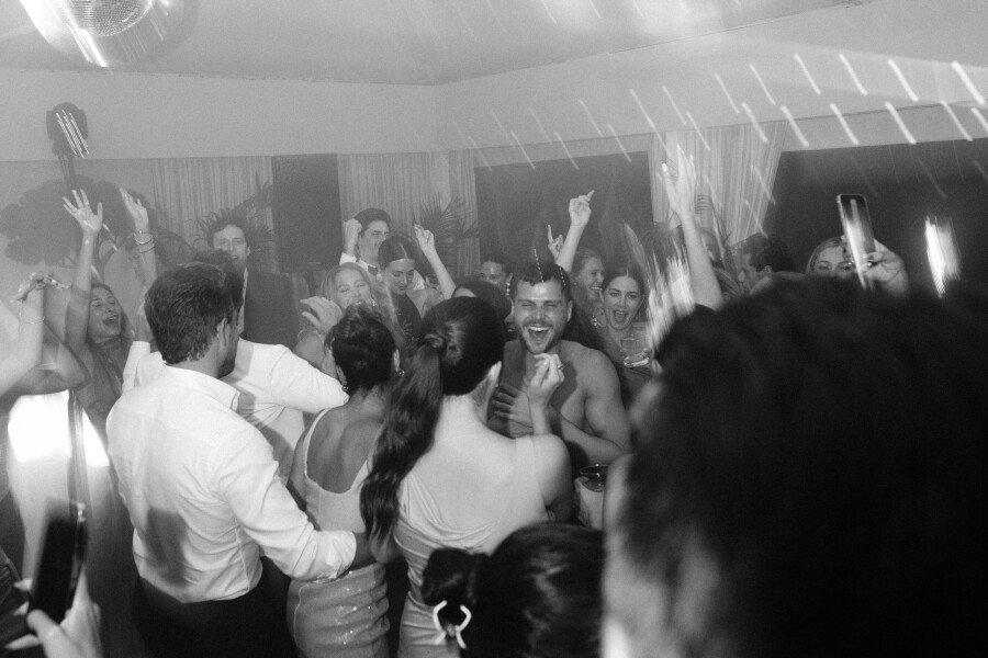 A Glamorous Seaside Wedding Evocative of a Classic Italian Film