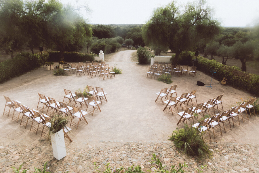 A Vibrant and Playful Wedding Under the Portuguese Sun