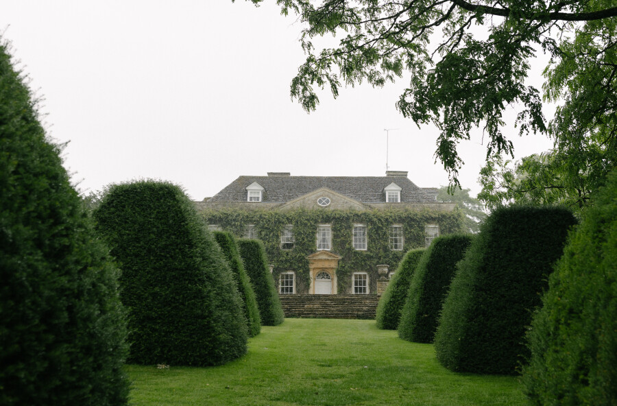 A Colorful Wedding Amongst the Costwolds Countryside