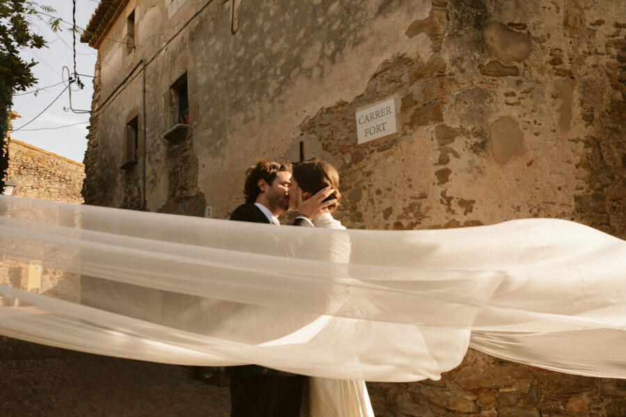 An Elegant Barcelona Wedding with Minimalist Charm