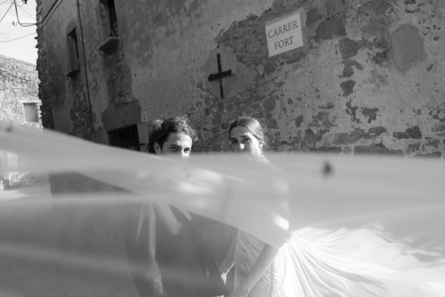 An Elegant Barcelona Wedding with Minimalist Charm