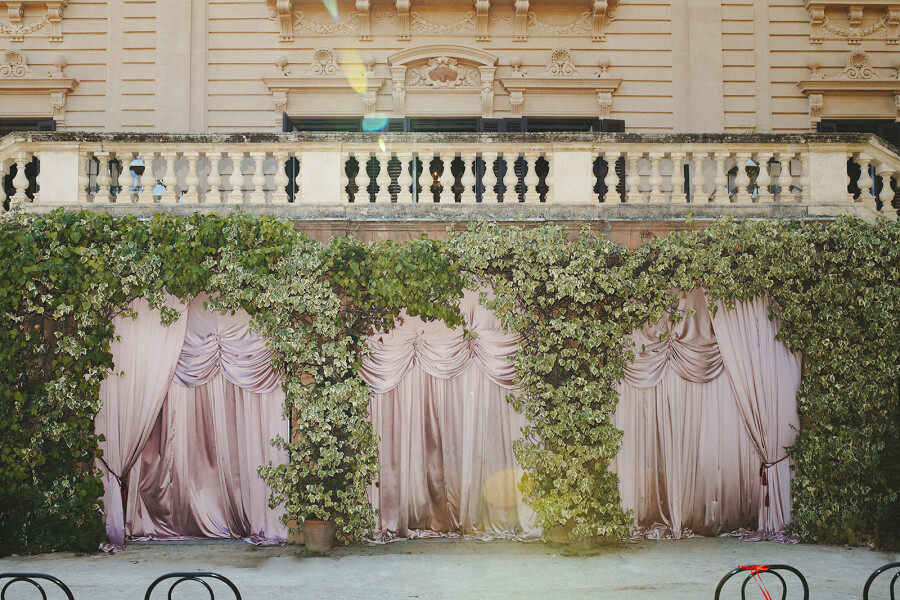 A Cinematic Sicilian Villa Wedding Framed by Modern Florals and Fruit Art