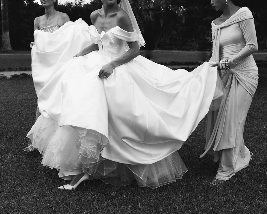 A Cinematic Sicilian Villa Wedding Framed by Modern Florals and Fruit Art