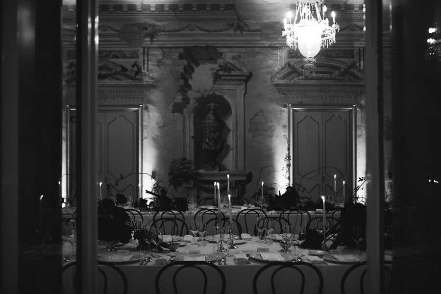 A Cinematic Wedding with Sculptural Installations & a Vibrant Palette in Sicily