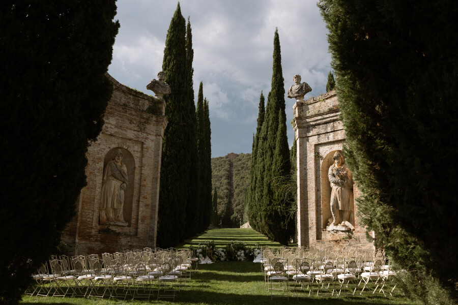 A Timeless & Intimately Elegant Tuscan Villa Wedding