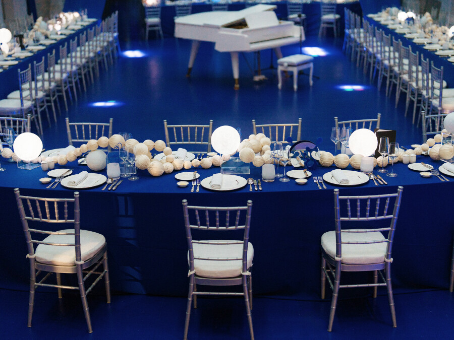 An Avant-Garde Vietnamese Beach Wedding Splashed in Bold Blue