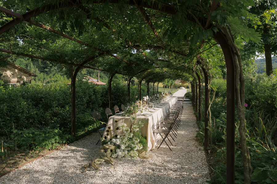 A Bold Destination Wedding in Umbria with Chartreuse Drapery & a Surprise Movie Moment