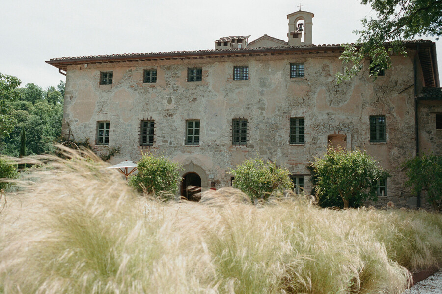 A Bold Destination Wedding in Umbria with Chartreuse Drapery & a Surprise Movie Moment