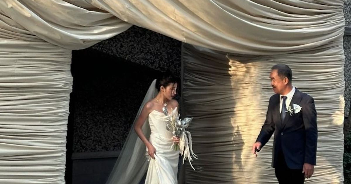 Draped Fabric Wedding Decor | Trendy Fabric and Tulle Wedding Decorations