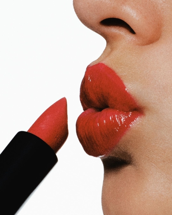 Beautiful Summer Makeup Trend for a Wedding Look | Sunset Blush, Berry Lips and Colorful Eyeliner