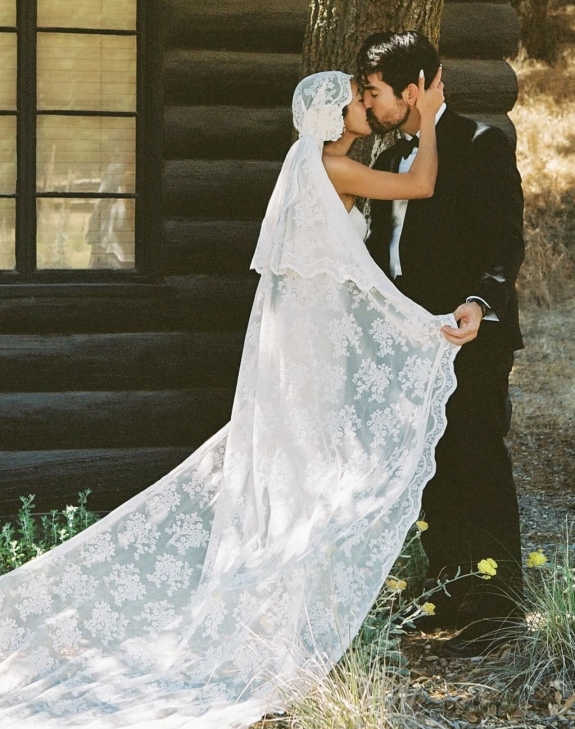 Planning a Wedding Without a Wedding Planner? Here's What to Consider First