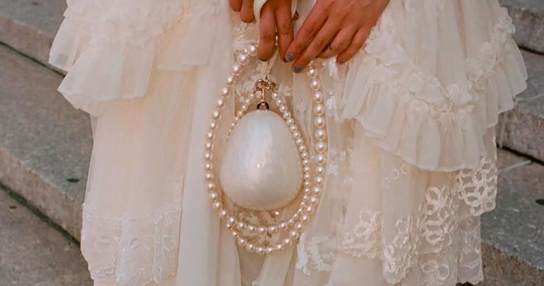 Modern Pearls: Elevating Your Bridal Look with this Timeless Accessory