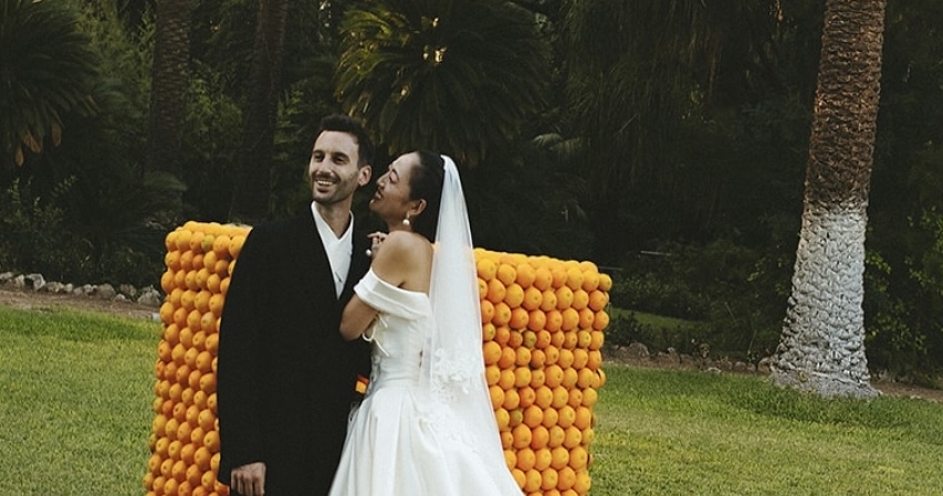 A Cinematic Sicilian Villa Wedding Framed by Modern Florals and Fruit Art