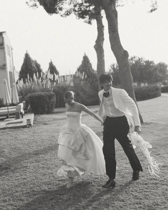 9 Best Wedding Photographers in France | French Luxury Photographers | Photography in Paris | Famous, Professional