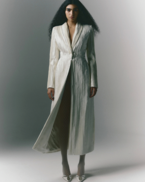 9 Chic Ways to Style Your Bridal Dress for a Winter Wedding