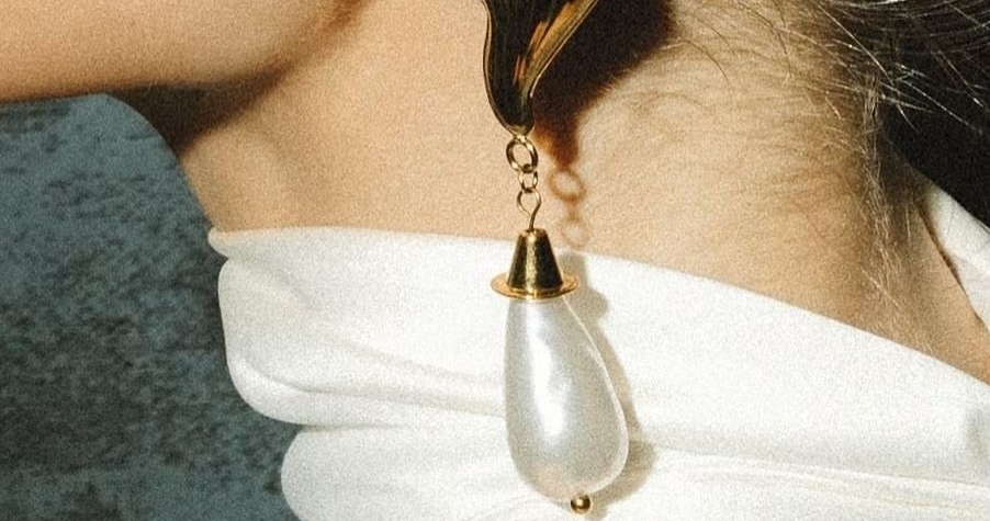 The Chicest Earrings to Match Every Wedding Dress Neckline & Hairstyle