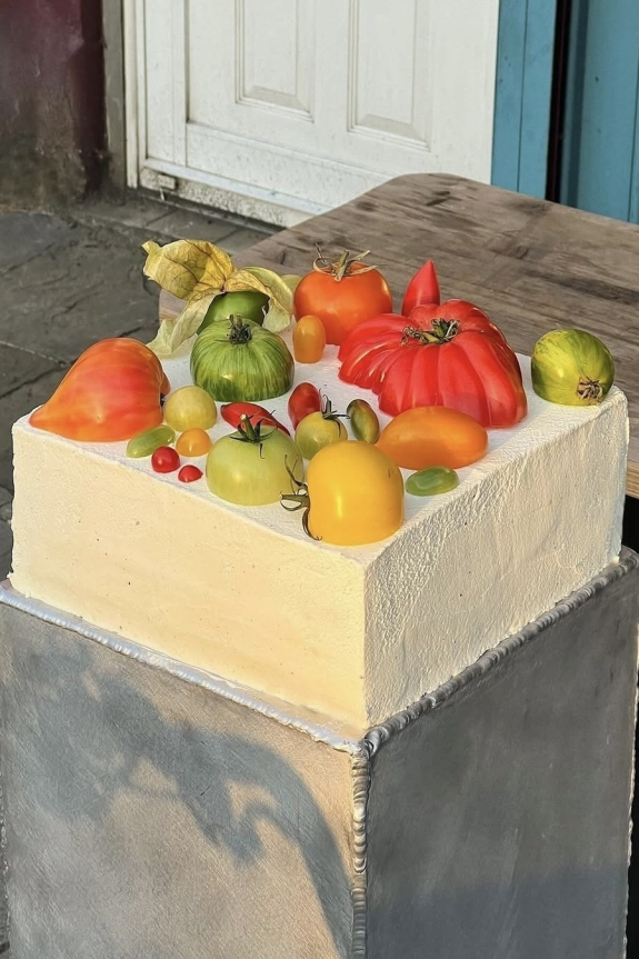 Trend: Vegetable-Decorated Wedding Cakes