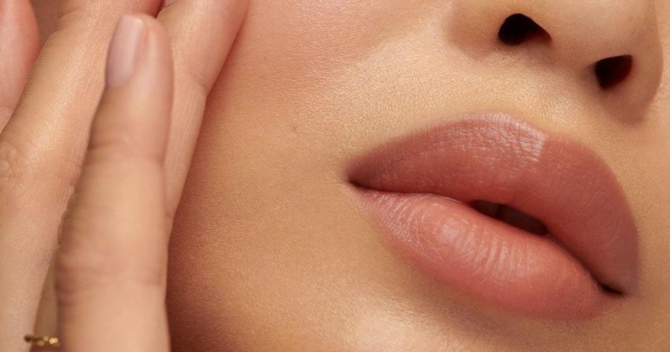 7 Iconic Nude Lipstics for a Bridal