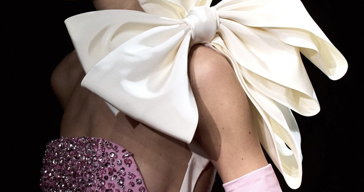 16 Wedding Gloves for Your Flawless Look