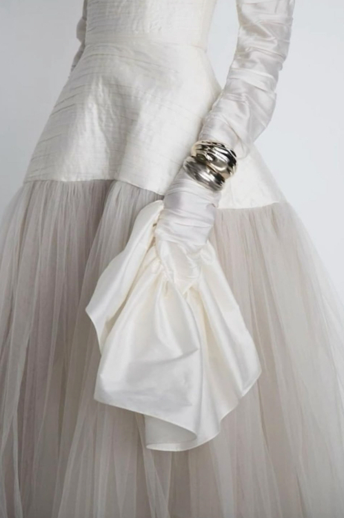 35 Ocean-Inspired Accessories to Complete Your Beach Bridal Look