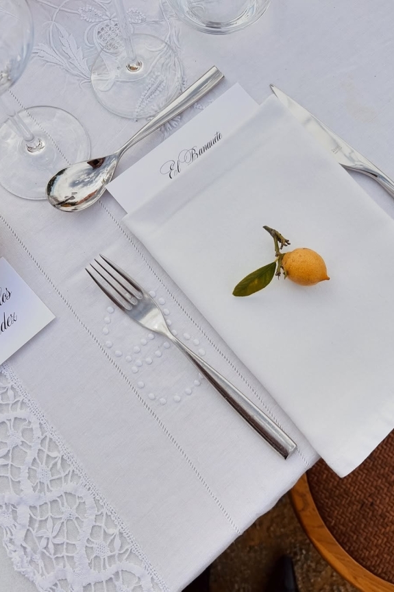 40 Place Setting Trends for 2025 to Transform Your Wedding Table