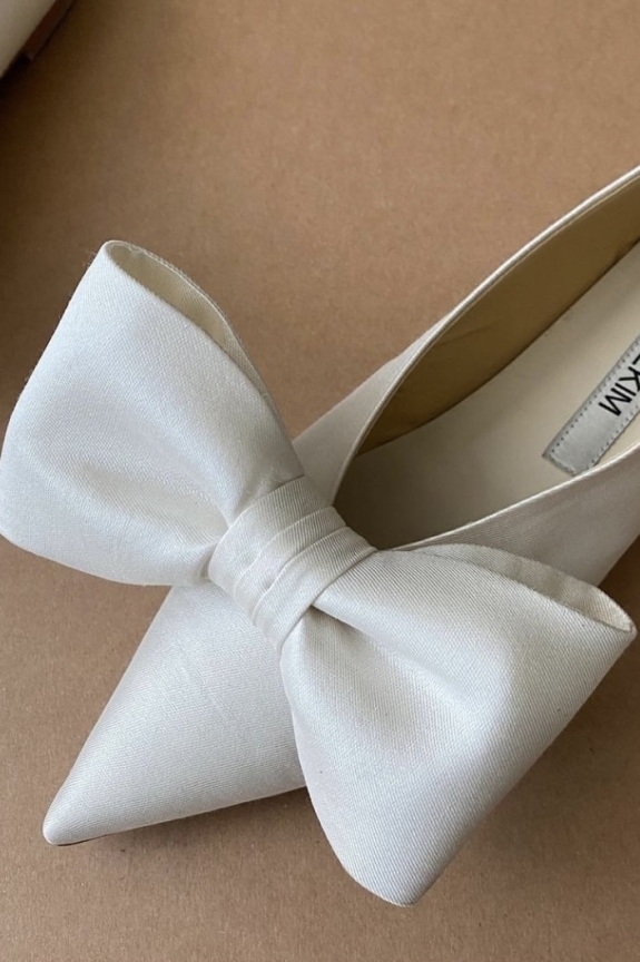 Top 10 White Linen Wedding Dresses for Summer | Stylish Linen Outfits for Weddings