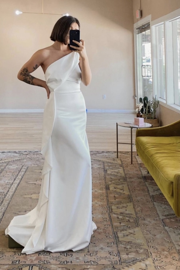 25 Elegant Plus-Size Mother-of-the-Bride Dresses