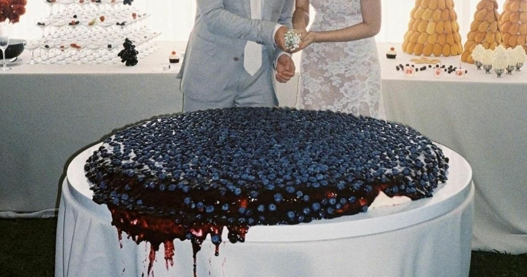 Trend: Oversized Wedding Desserts