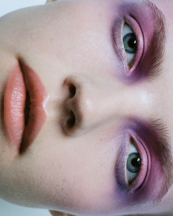 Beautiful Summer Makeup Trend for a Wedding Look | Sunset Blush, Berry Lips and Colorful Eyeliner