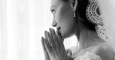 Inside Phoebe Tonkin's Incredible New York City Wedding