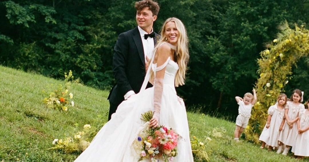 15 Best Wedding Photographers on the US East Coast | Professional Photography | Luxury Photographer and Videographer | Photo Studio