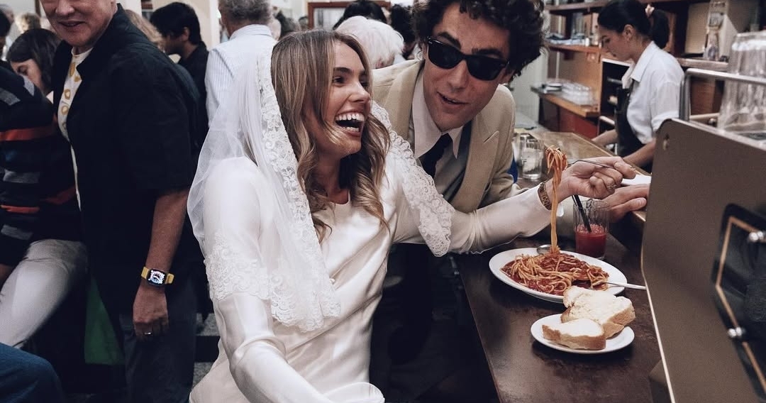 40 Fashionable Food-Infused Wedding Photography Ideas That Serve Style