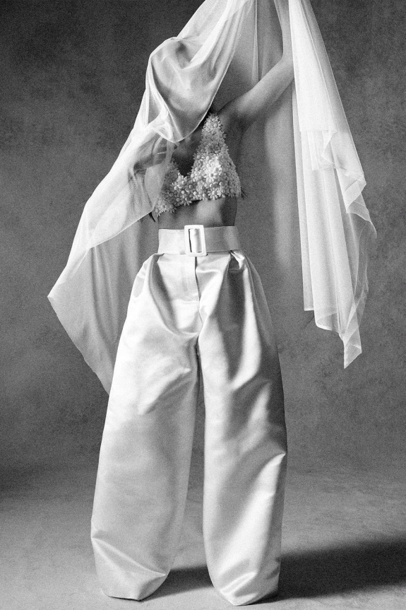 In Vogue: The 90s TV Series Released | Naomi Campbell, Kim Kardashian, and more in the new fashion documentary about Vogue