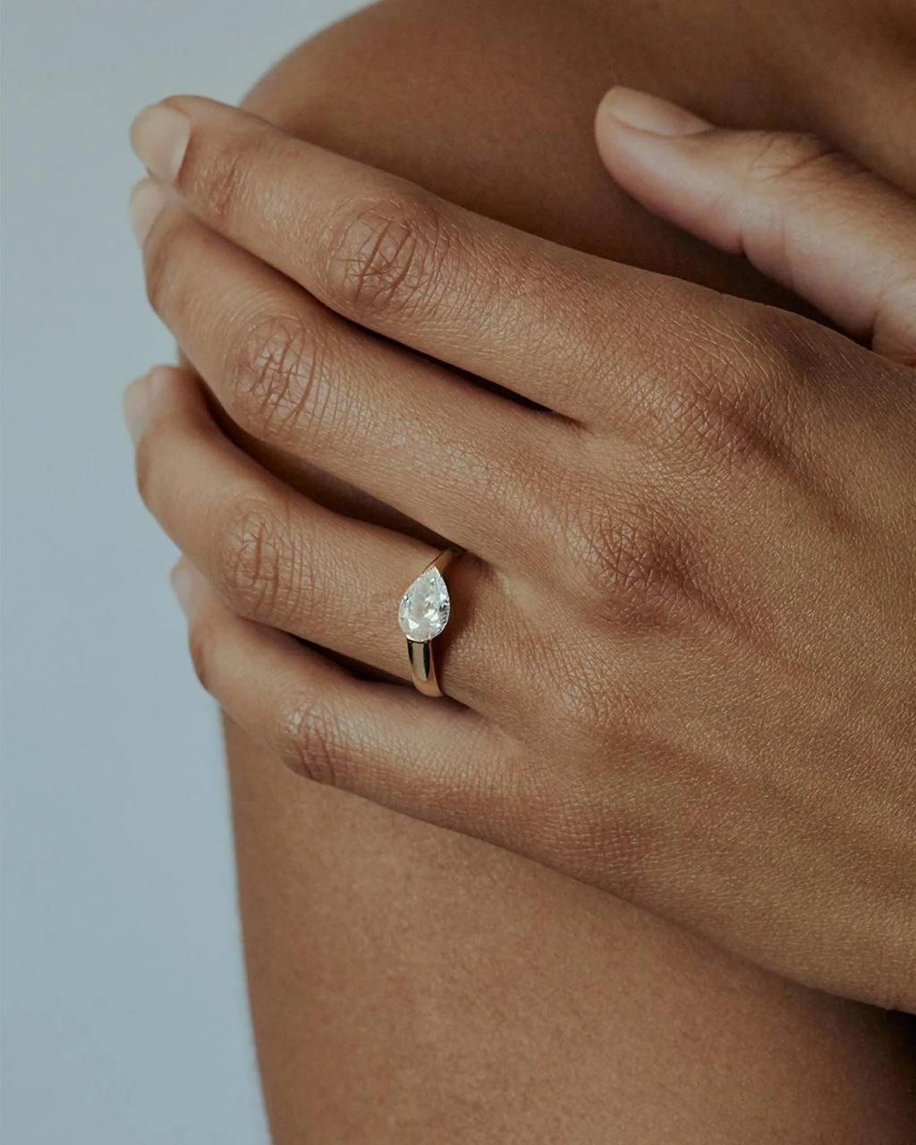 Ultimate Guide: Pear-Shaped Engagement Rings