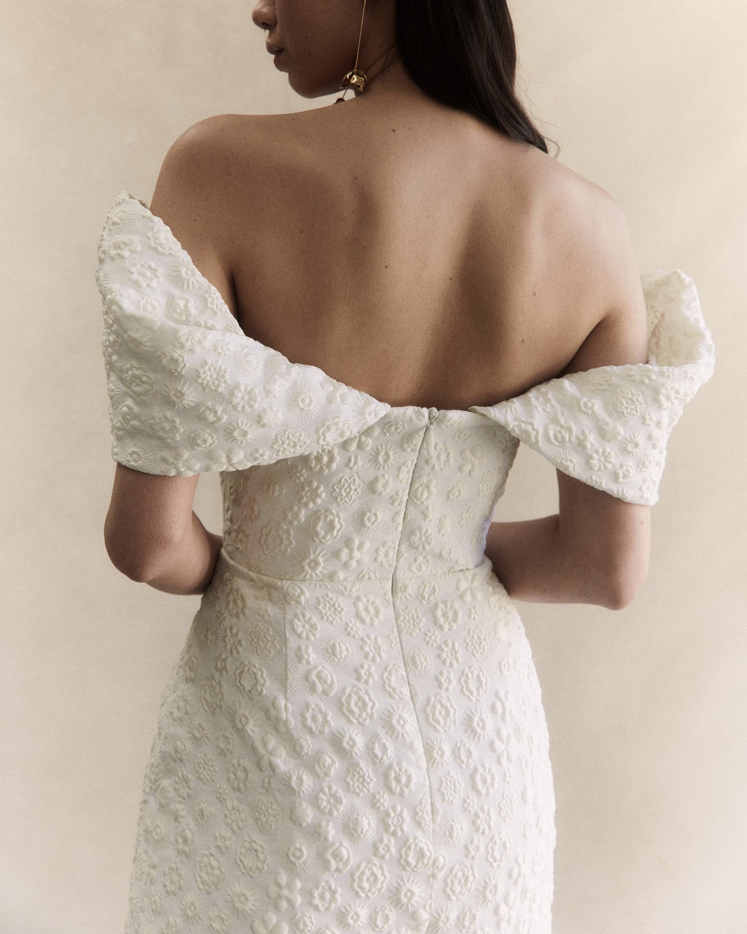Wedding Dress Styles for Broad Shoulders