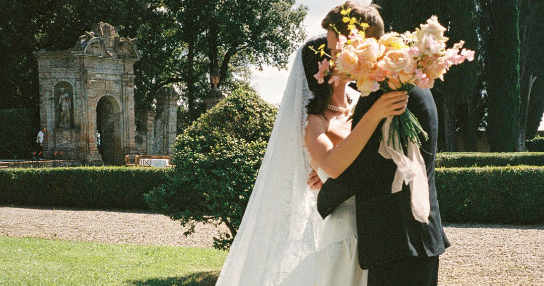 Chic Wedding Photos No Matter Your Budget