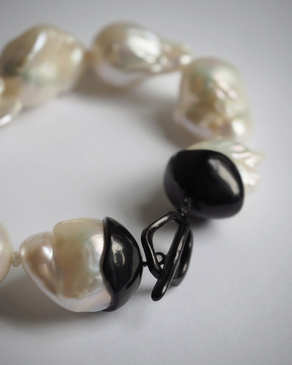 Pearl jewelry for the wedding