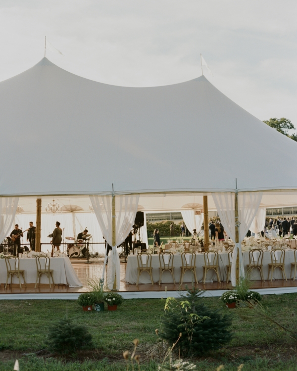 Stylish Outdoor Wedding | Interview with a Real Bride