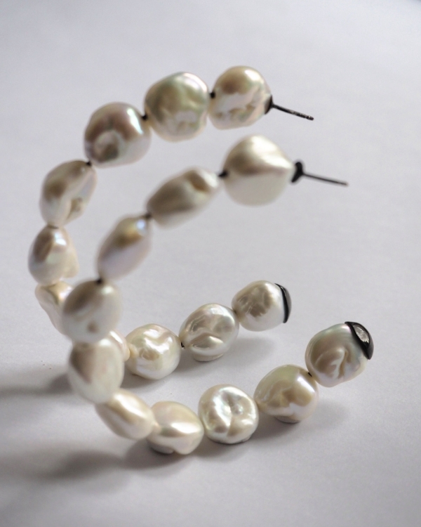 Pearl jewelry for the wedding