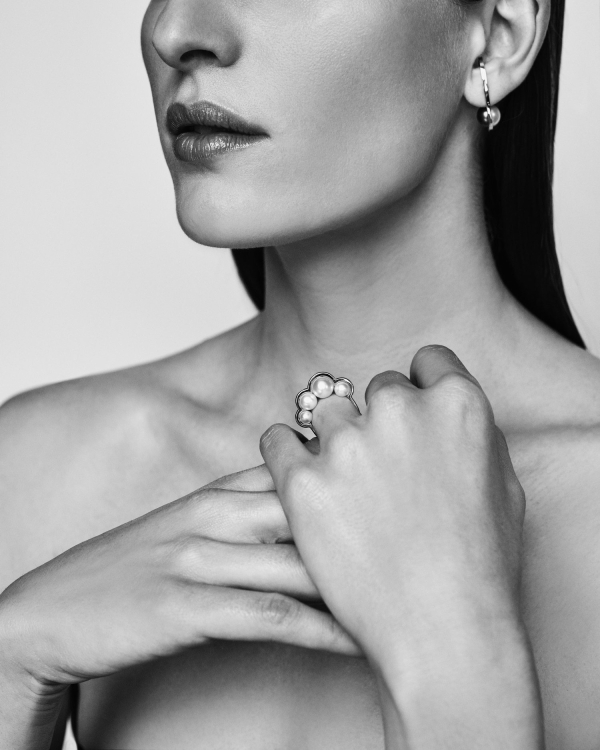 Pearl jewelry for the wedding