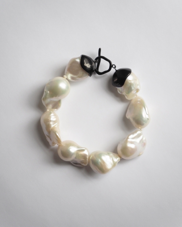 Pearl jewelry for the wedding