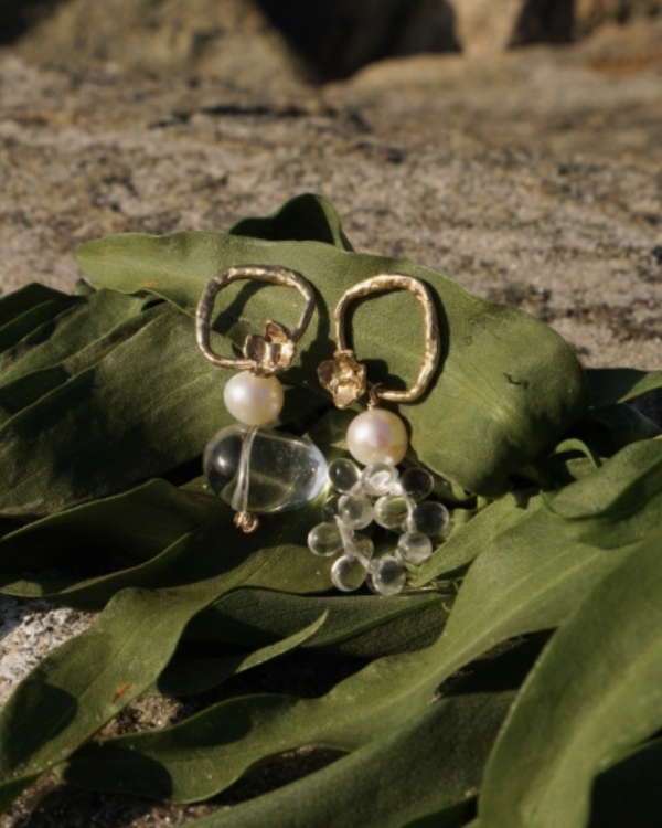 Pearl jewelry for the wedding