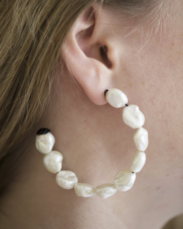 Pearl jewelry for the wedding