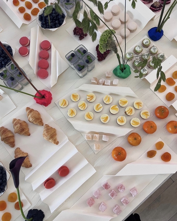 Beautiful Dessert Table Styling | Table with Treats and Cakes for Wedding