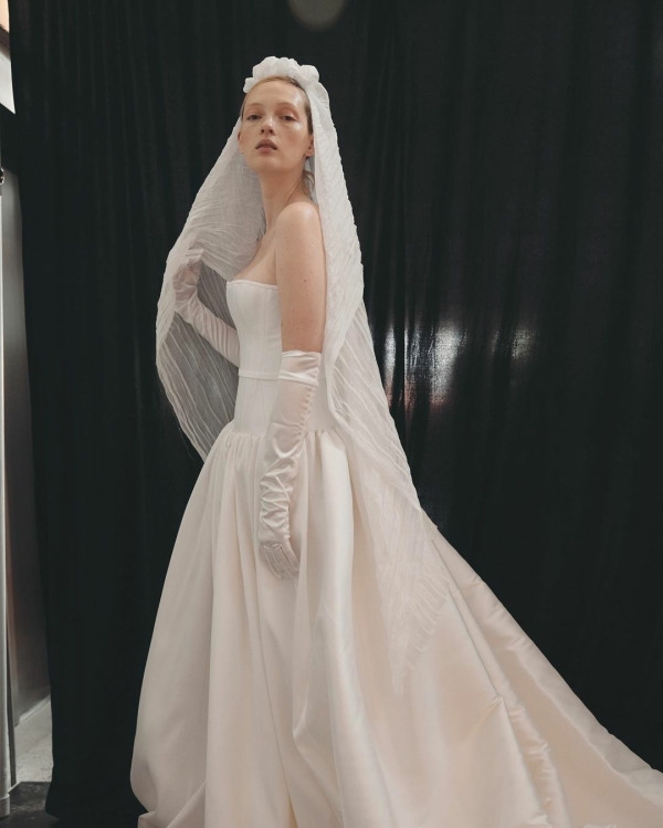 26 Modern Drop-Waist Bridal Dresses