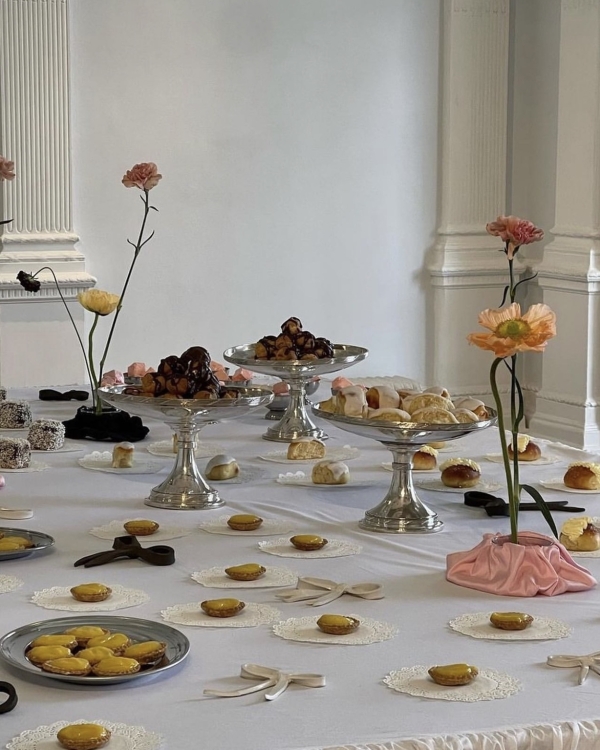 Beautiful Dessert Table Styling | Table with Treats and Cakes for Wedding