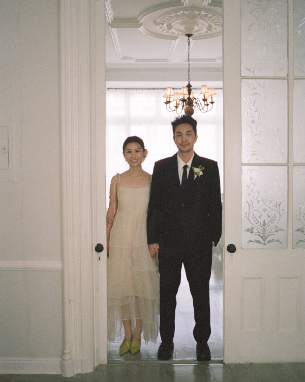 Beautiful Intimate Wedding in Brooklyn | Cozy Bridal Event