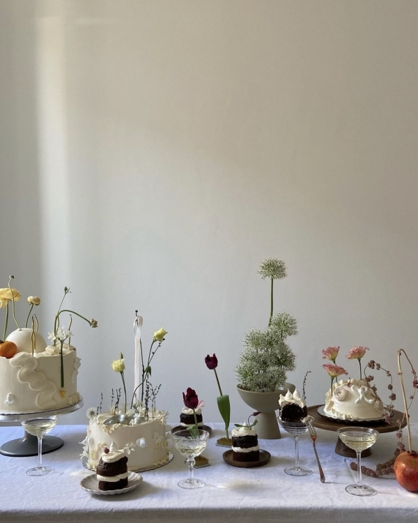 Beautiful Dessert Table Styling | Table with Treats and Cakes for Wedding