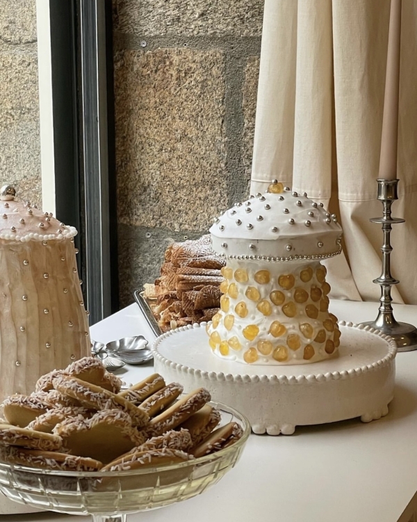 Beautiful Dessert Table Styling | Table with Treats and Cakes for Wedding